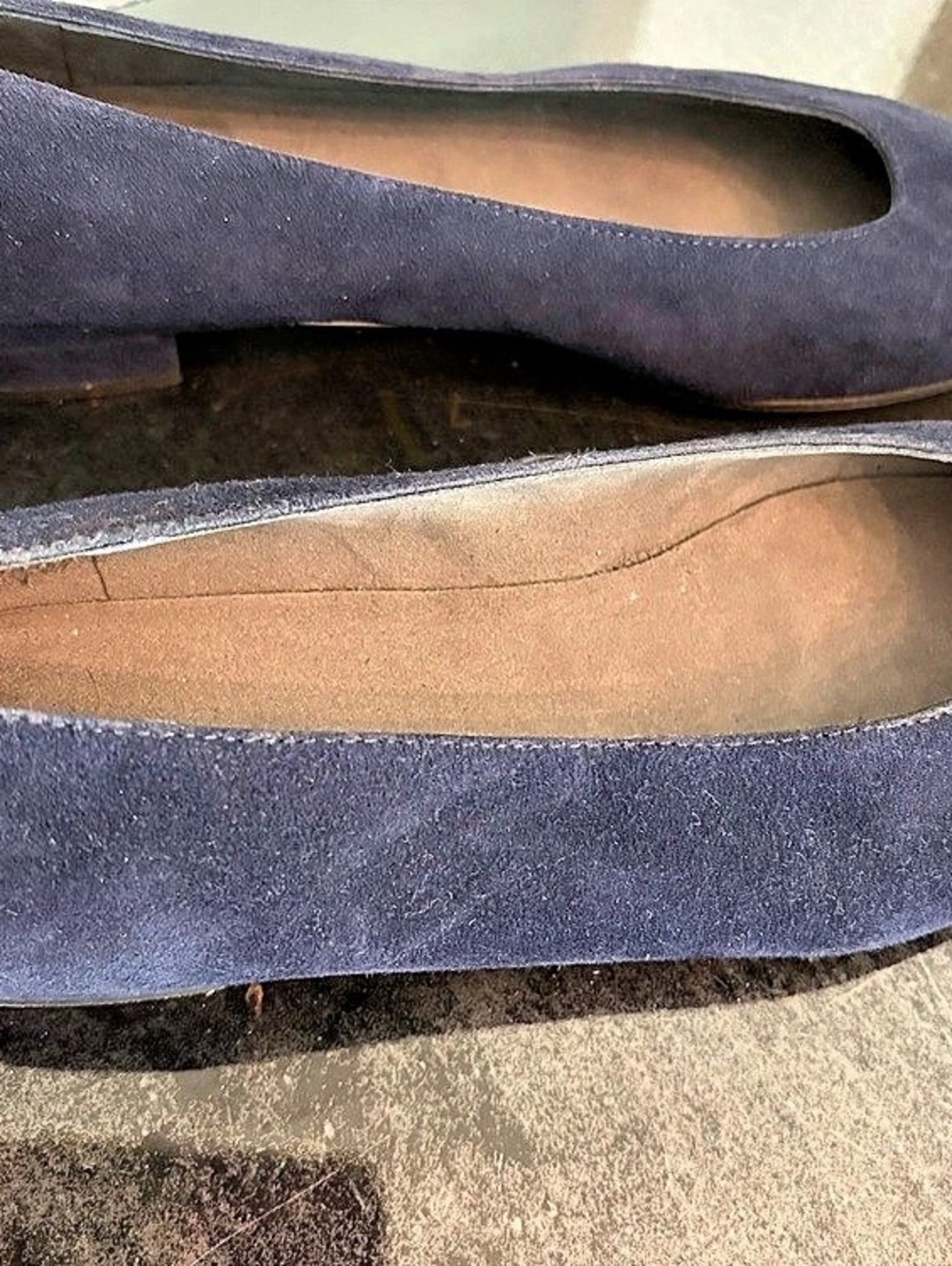 Stuart Weitzman Suede Low-Heel Flats in Blue